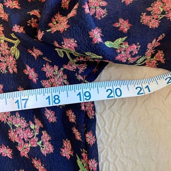 Max Studio Baby Doll Boho Blouse Blue/pink floral Size‎ Medium - Picture 9 of 10